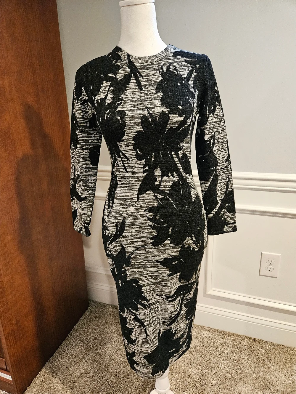 KAREN MILLEN Black & Gray Floral Knit Midi Dress. NWT - Picture 1 of 7